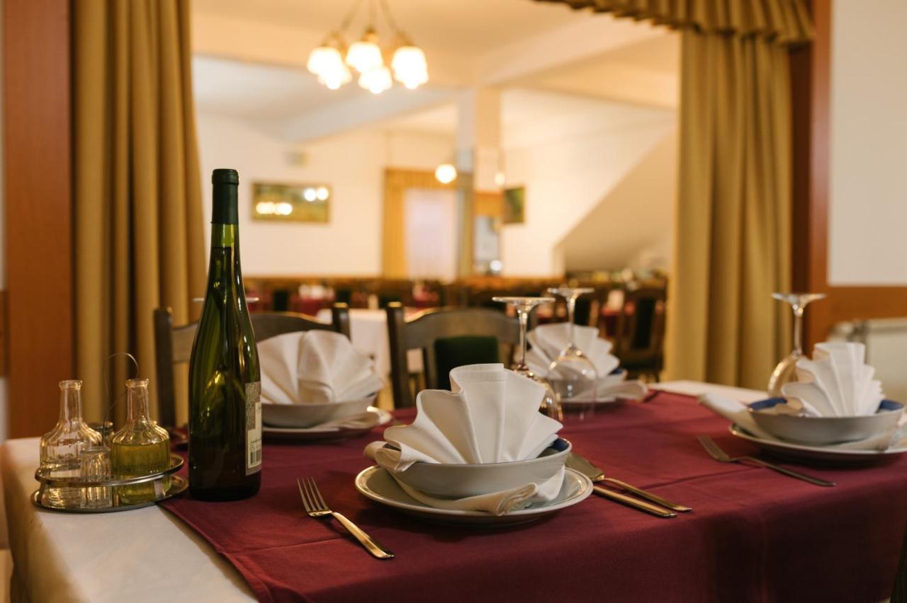 Hotel Mirni Kutak Otočac Εξωτερικό φωτογραφία