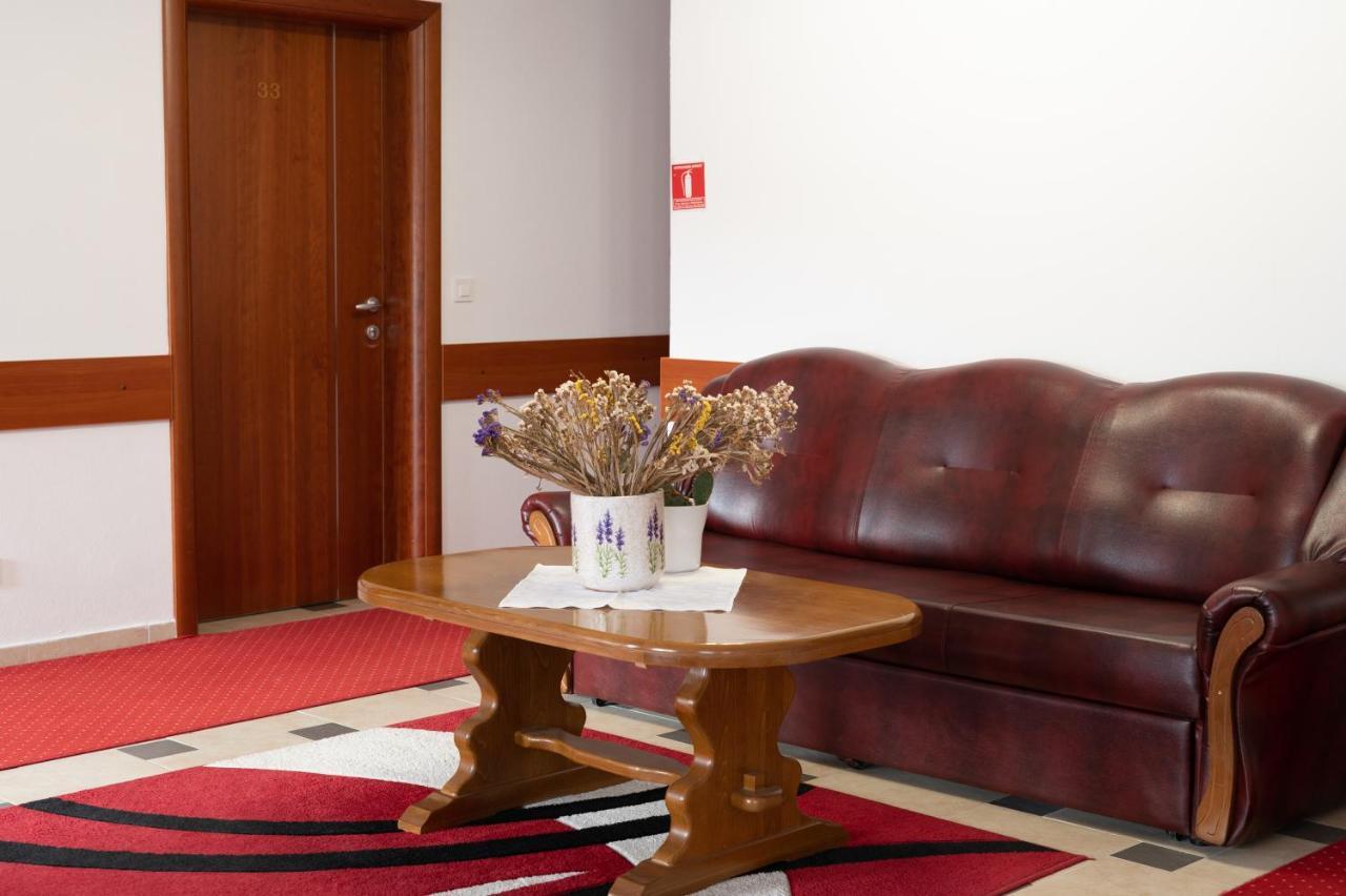 Hotel Mirni Kutak Otočac Εξωτερικό φωτογραφία