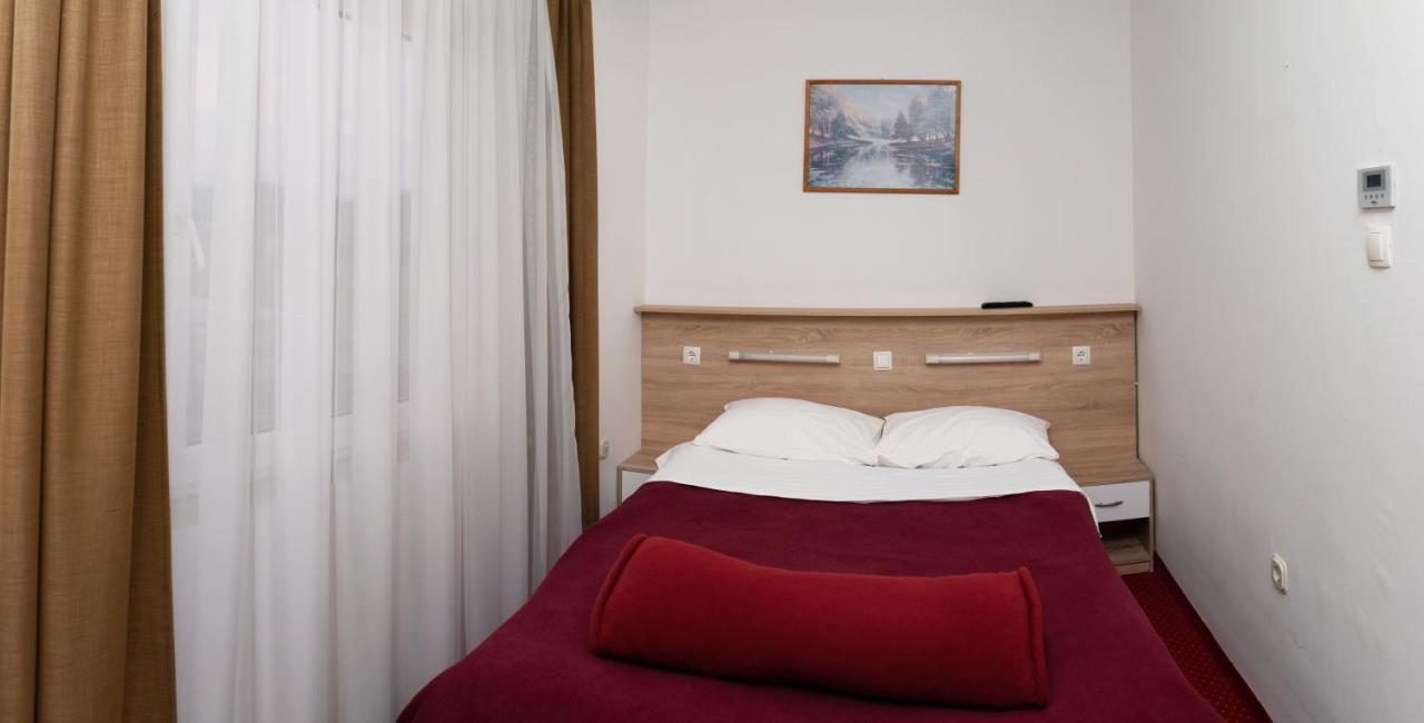 Hotel Mirni Kutak Otočac Εξωτερικό φωτογραφία