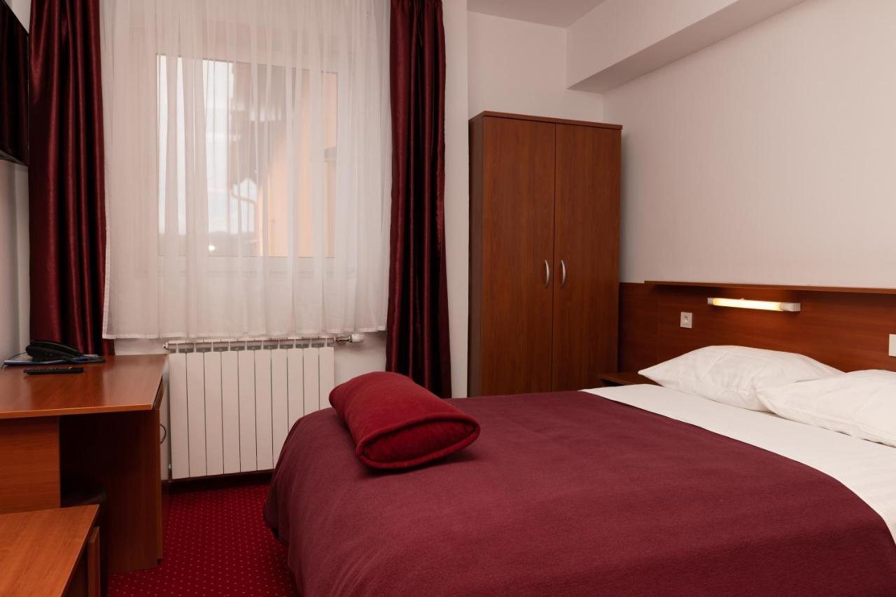 Hotel Mirni Kutak Otočac Εξωτερικό φωτογραφία
