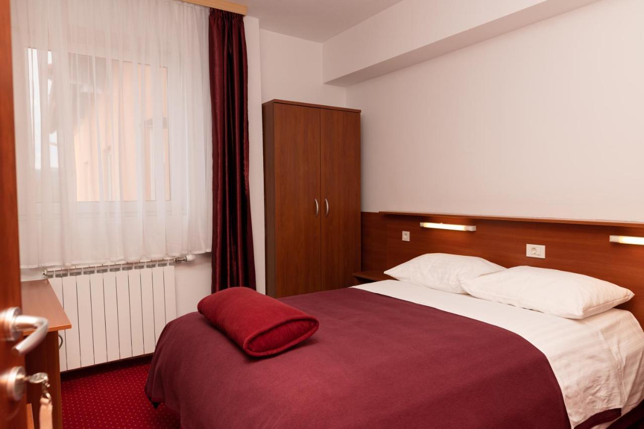 Hotel Mirni Kutak Otočac Εξωτερικό φωτογραφία