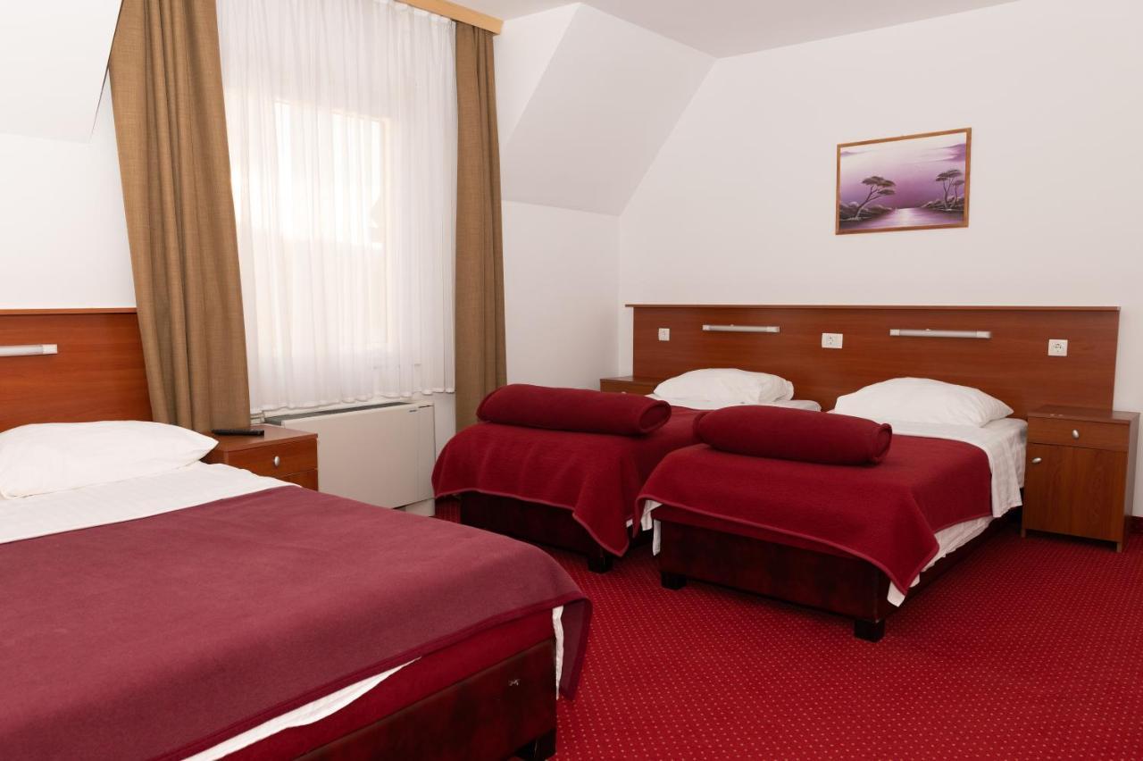 Hotel Mirni Kutak Otočac Εξωτερικό φωτογραφία