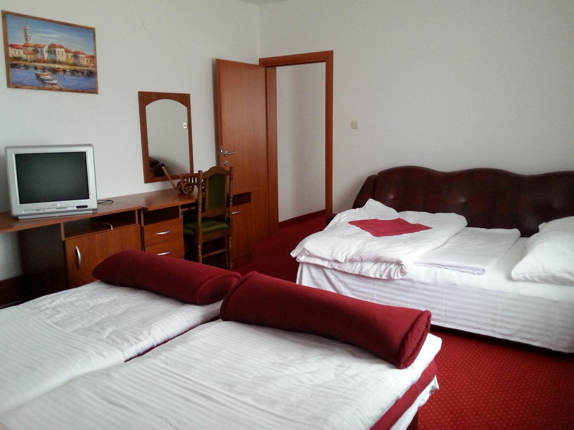 Hotel Mirni Kutak Otočac Εξωτερικό φωτογραφία