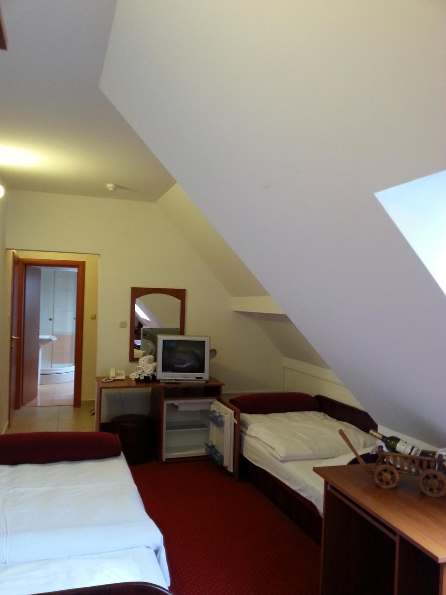 Hotel Mirni Kutak Otočac Δωμάτιο φωτογραφία