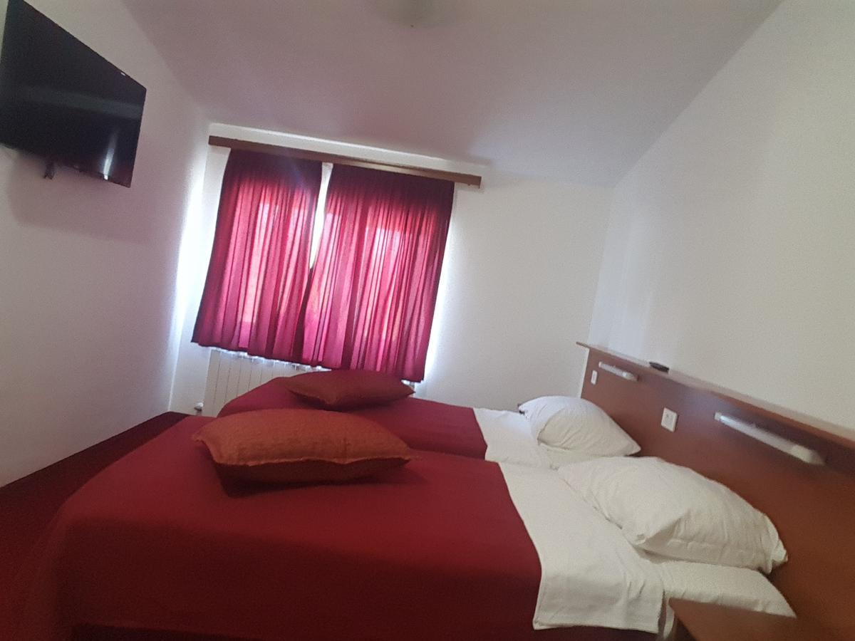 Hotel Mirni Kutak Otočac Εξωτερικό φωτογραφία