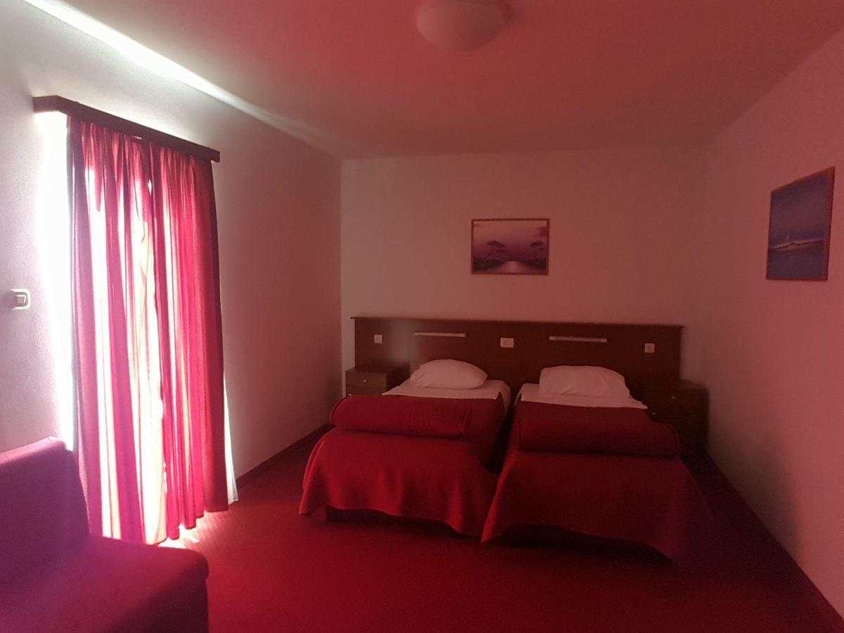Hotel Mirni Kutak Otočac Εξωτερικό φωτογραφία