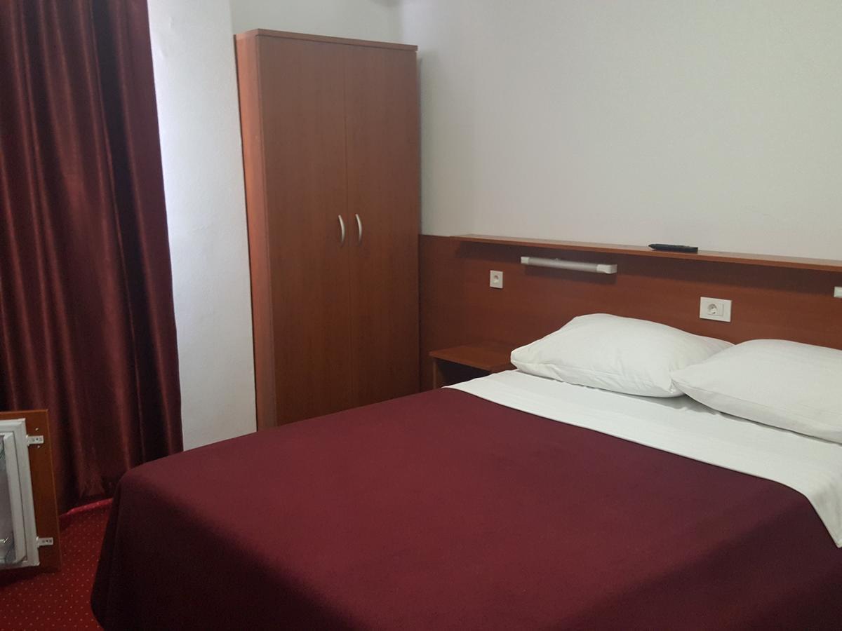 Hotel Mirni Kutak Otočac Εξωτερικό φωτογραφία