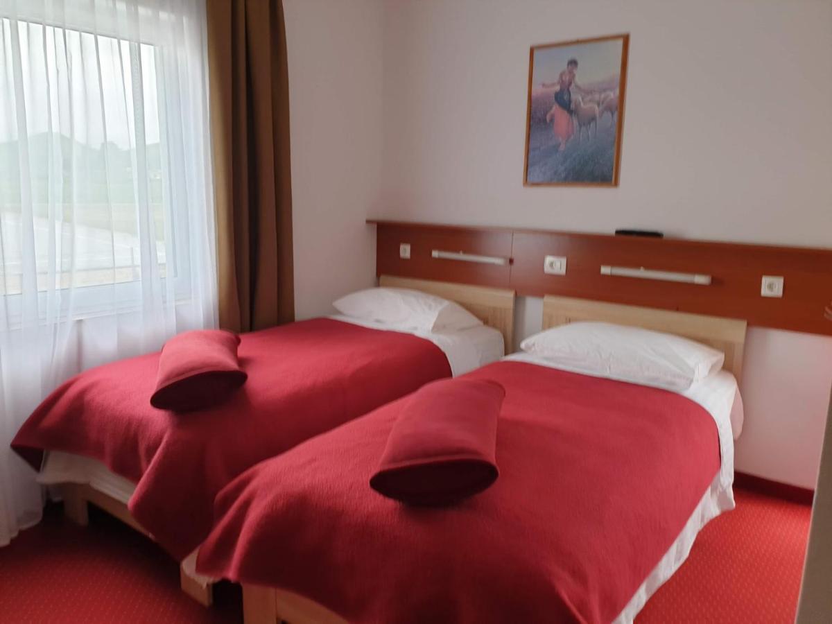 Hotel Mirni Kutak Otočac Εξωτερικό φωτογραφία