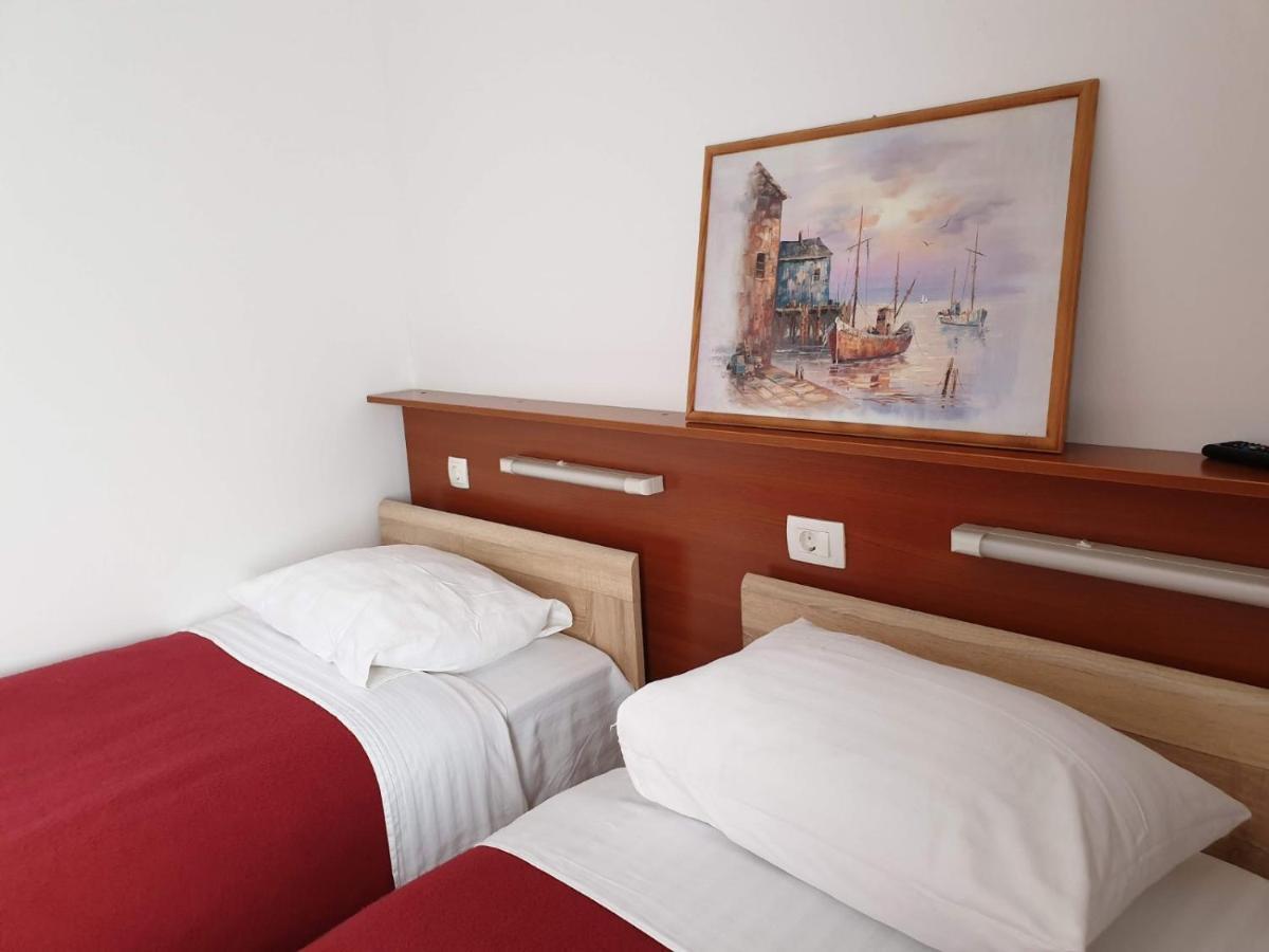 Hotel Mirni Kutak Otočac Εξωτερικό φωτογραφία