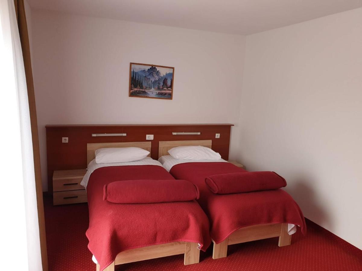 Hotel Mirni Kutak Otočac Εξωτερικό φωτογραφία