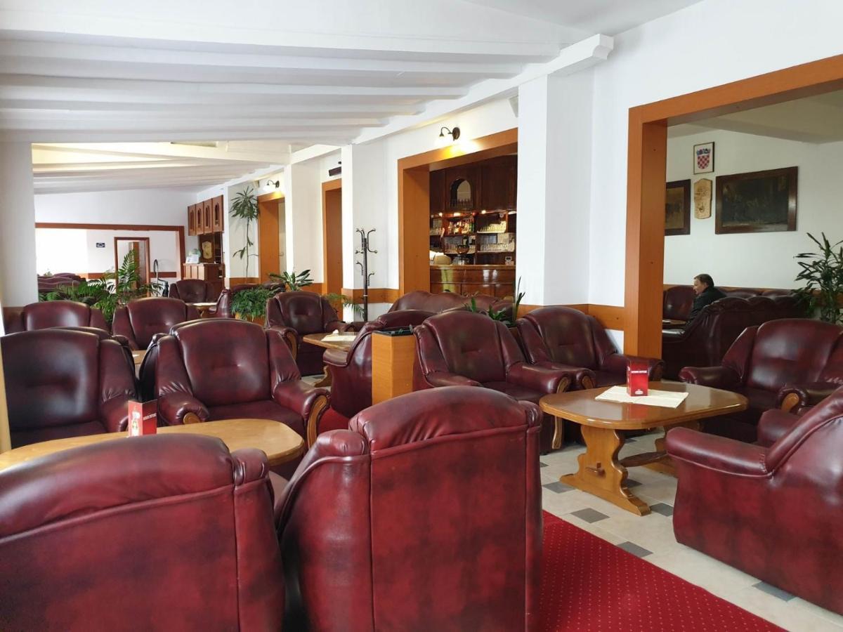Hotel Mirni Kutak Otočac Εξωτερικό φωτογραφία