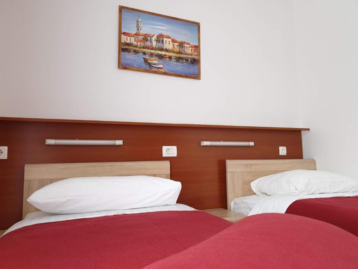 Hotel Mirni Kutak Otočac Εξωτερικό φωτογραφία