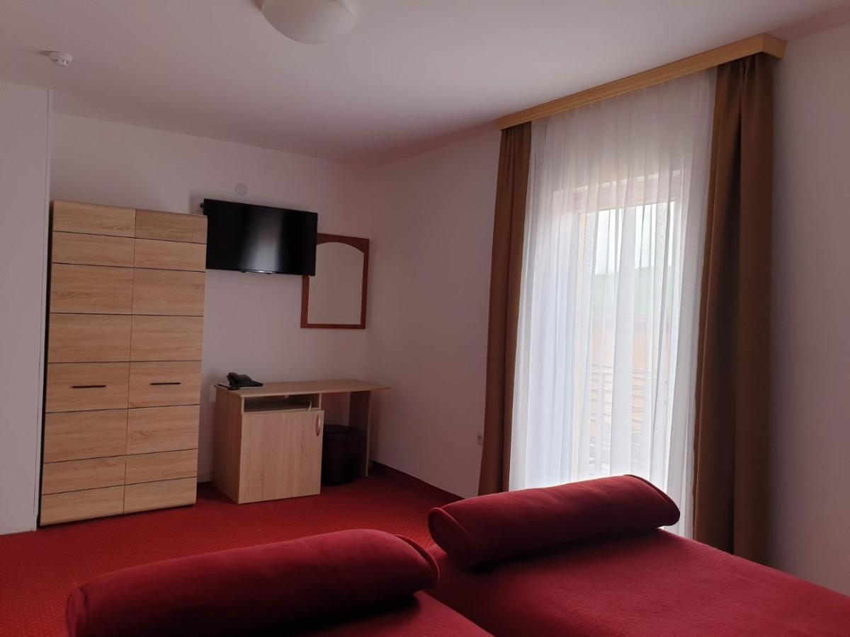 Hotel Mirni Kutak Otočac Εξωτερικό φωτογραφία