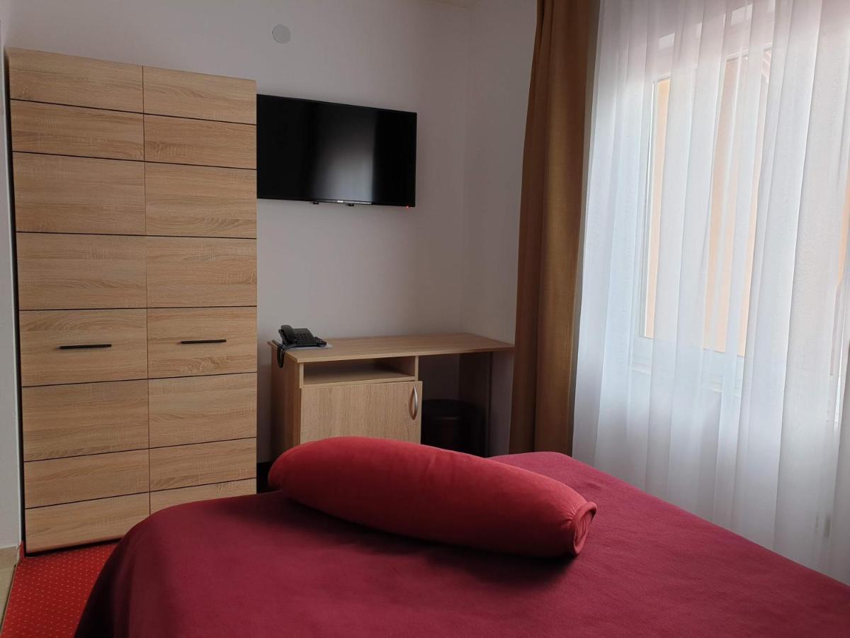 Hotel Mirni Kutak Otočac Εξωτερικό φωτογραφία